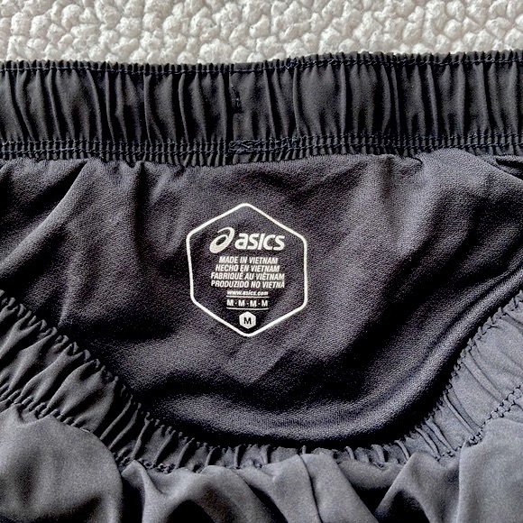 Asics Men Short. Size: Medium - Picture 6 of 9